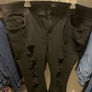 Torrid-Bombshell skinny-black distressed jeans-24S
